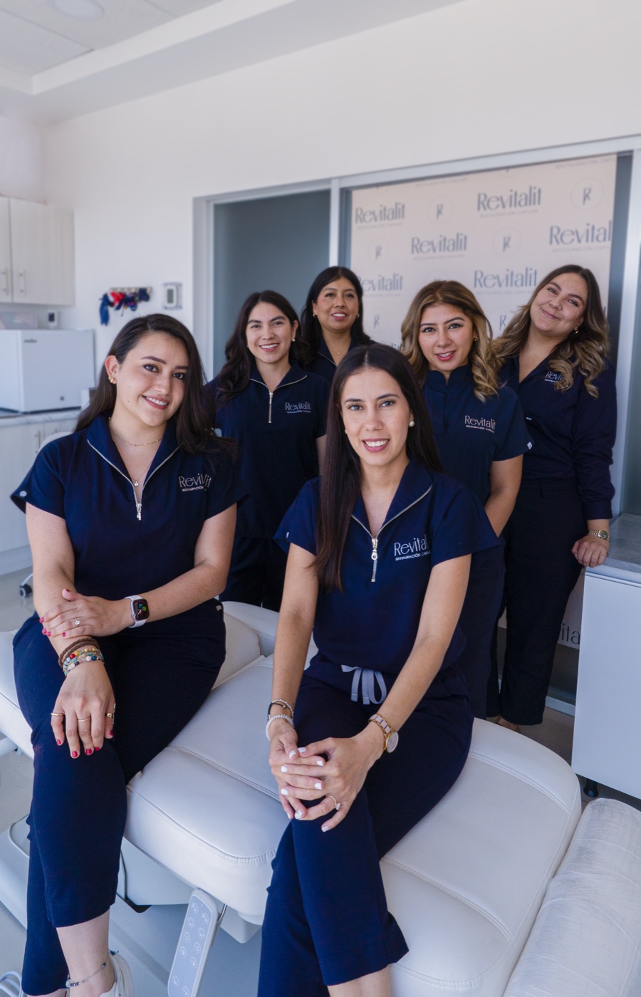 Equipo profesional Revitalit · Expertos en tricología y cirugía capilar en Querétaro